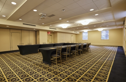 Meeting Room in Fair Style Open U set up.